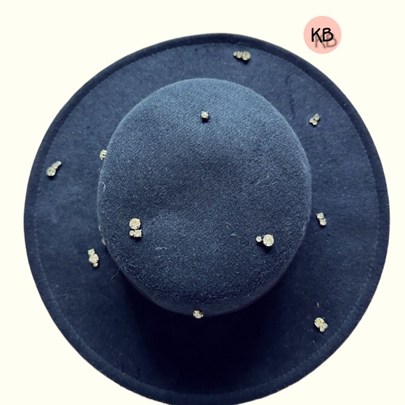 Cute hat - Picture 2 of 4